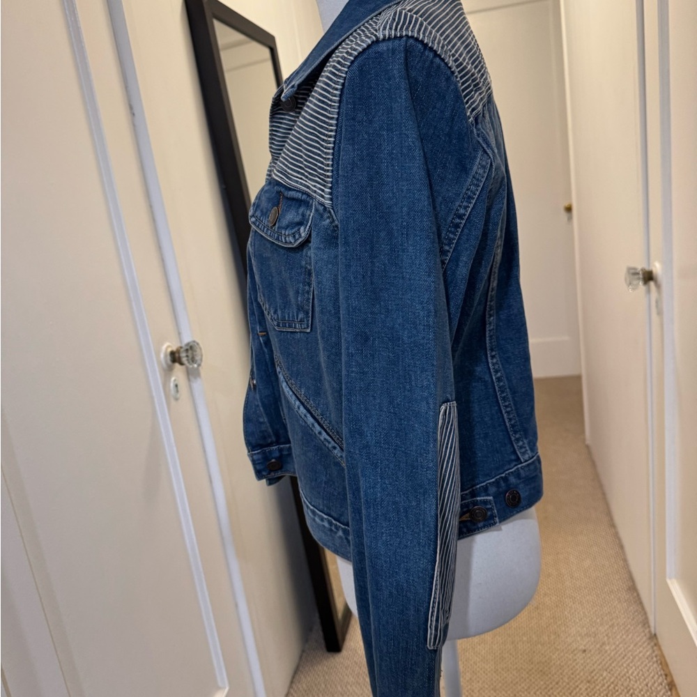 Gap Blue Lightweight Denim Jacket with Pointed Collar and Standard Fit - Picture 5 of 10